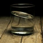 Por qué la regla de los 2 litros de agua al día no funciona para todo el mundo: un enfoque individual de la hidratación por-que-la-regla-de-los-2-litros-de-agua.jpg